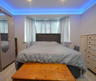 3 bedroom Detached house to rent - Photo 2