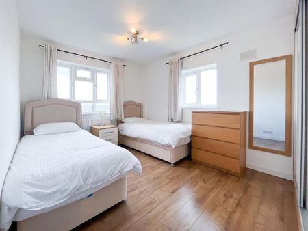 3 bedroom apartment to rent - Photo 2