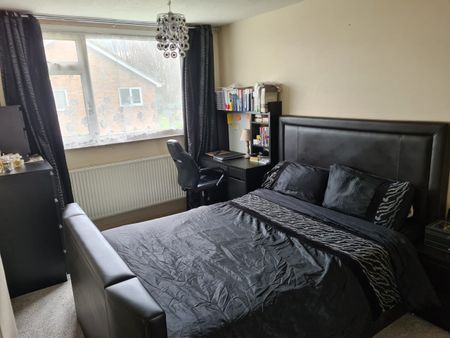 Semi-detached in Maple Close Little Stoke, Bristol, BS34 6HH - Photo 4