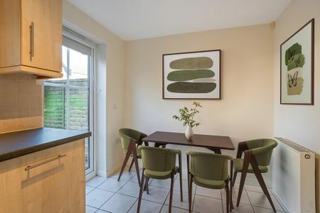 2 bedroom end of terrace house to rent - Photo 2