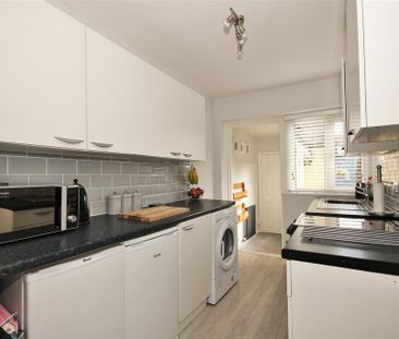2 bedroom maisonette to rent - Photo 5