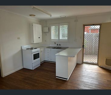 6/31 Bradley Street, Newport, Vic 3015 - Photo 3