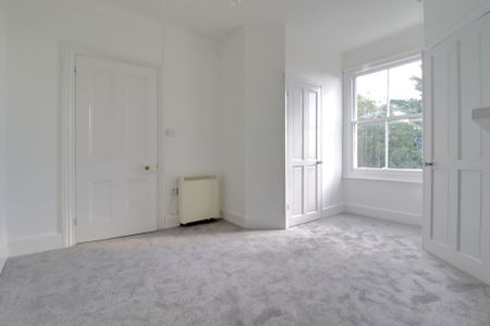 Top Flat, 68 Queens Park Road, Brighton, East Sussex - Photo 2