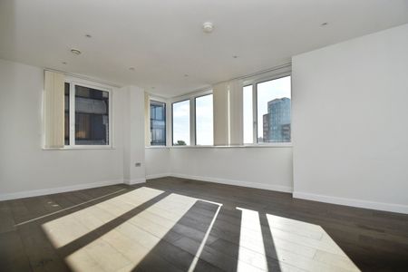 Flat to rent - High Street, Bromley, BR1 - Photo 2