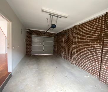 Two Bedroom Modern Townhouse - Photo 4