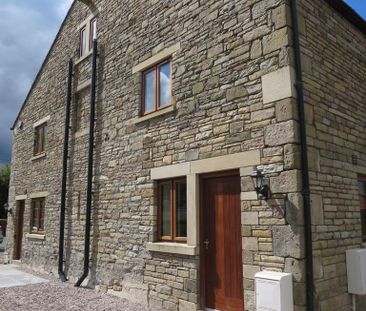 2 bedroom mews to rent - Photo 1