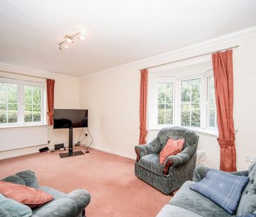3 bedroom house to rent Dennis Close, Clapham, Bedford, Bedfordshir... - Photo 2
