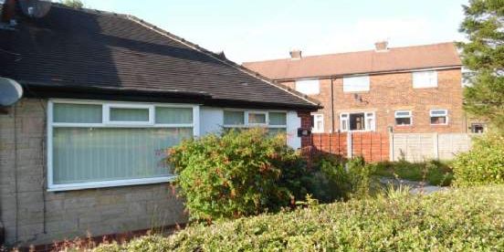 2 bedroom property to rent in Oldham - Photo 3