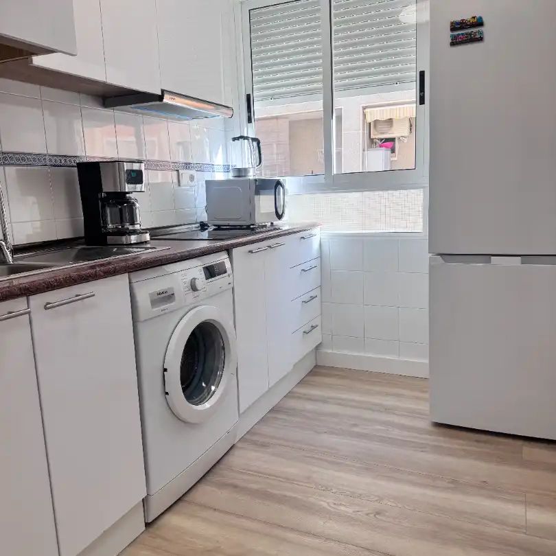 Apartamento de alquiler en Calle Mar Baltico, 44, Zona Playa de los Locos - Photo 1
