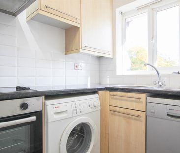 Hunters Court, Elsenham, Bishop's Stortford - Photo 3