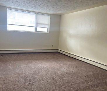 2 BDRM/1 BATH - 2601 7TH ST E - Available NOV 1 - Photo 2