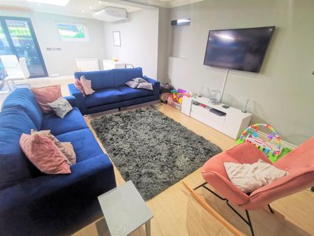 5 bedroom detached house to rent - Photo 3