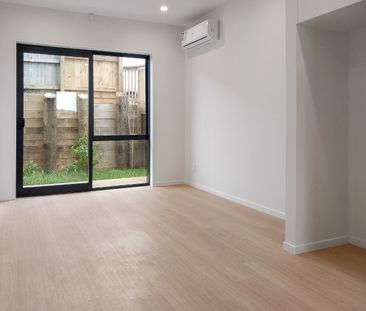 Brand new Te Atatu South home. - Photo 1