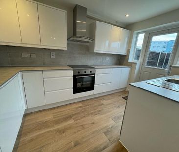 2 bedroom semi-detached house to rent - Photo 2