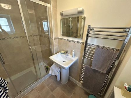 3 bedroom semi-detached house to rent - Photo 2