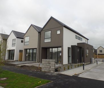 Are you searching for a stylish and comfortable, three bedroom town... - Photo 1