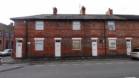 2 Bedroom Terraced House - Photo 2