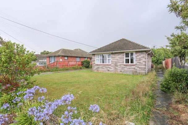 STUDENT ACCOMMODATION – THREE BEDROOM HOUSE + STUDY - Photo 1