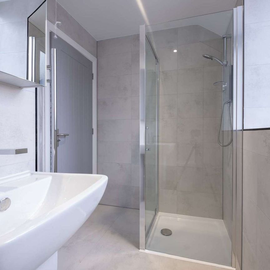 Apt 3, Aberdeen House Room 4 - Photo 1