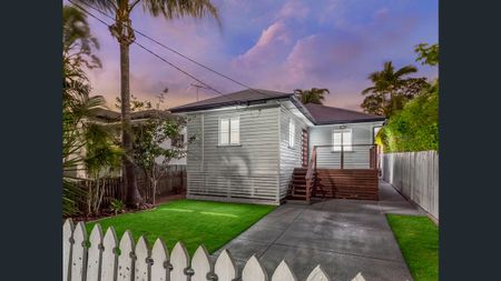 4 White Street, Everton Park QLD 4053 - House For Rent | Domain - Photo 2