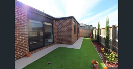 8 Dawley Circuit, Werribee, Vic 3030 - Photo 5