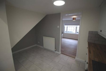 2 bedroom terraced house to rent - Photo 4