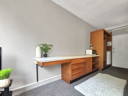 Welcome to apartment 306 in Sharella Living in Thorndon. - Photo 2