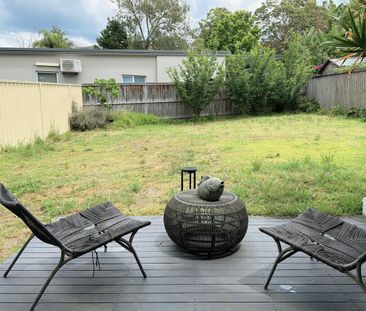 Bright Furnished 2Bed with Private Backyard + Store Room - Photo 2