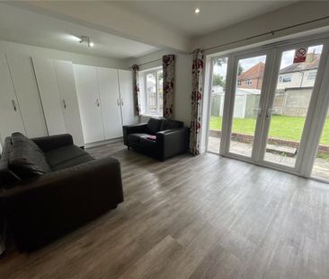 5 bedroom detached house to rent - Photo 2