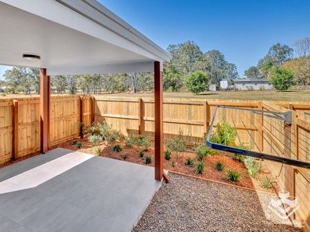 FOUR BEDROOM 2 BATHROOM TOWNHOUSE WITH SINGLE LOCK UP GARAGE & COVERED CARPORT - Photo 2