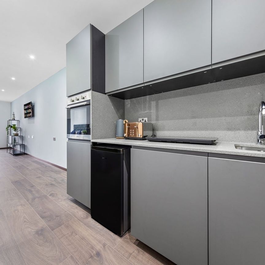 Studio Flat, London, NW11 - Photo 1