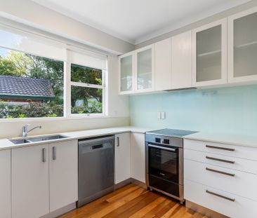 Spacious Living - Unbeatable Location - Photo 4