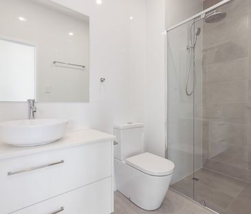 Top Floor Contemporary Living - Photo 6