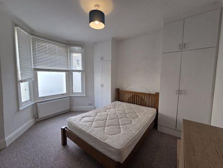 4 bedroom terraced house to rent - Photo 4