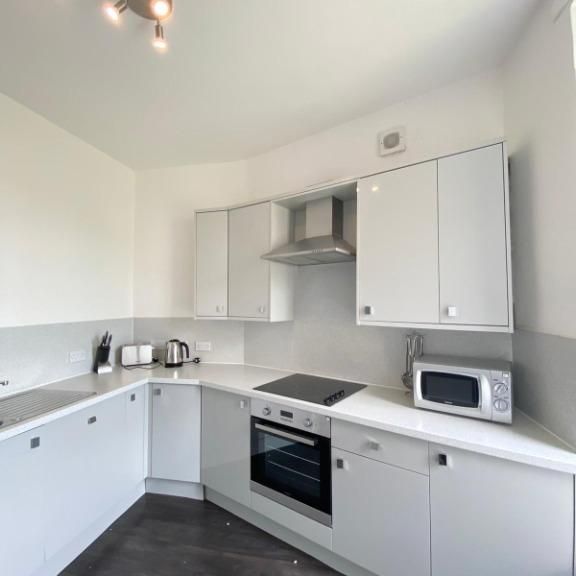 3 bedroom flat to rent - Photo 1