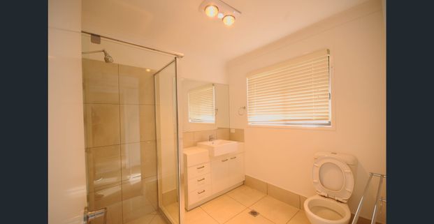 Rare Double Garage Unit in a quiet complex! - Photo 1