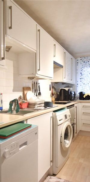 Well presented 1 Bedroom Maisonette to rent in the popular area of Cherry Hinton, Cambridge. Electric Heating. Local amenities close by. Street parking. Unfurnished. - Photo 1