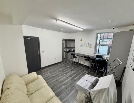 5 Bedroom Semi Detached To Let - Photo 2