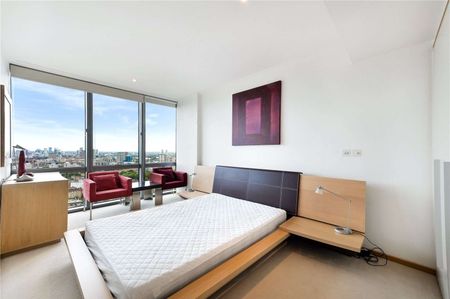 An interior designed 2 bedroom apartment situated on the 26th floor of this striking development located close to heart of Canary Wharf's Business district. - Photo 3