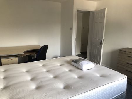 5 bedroom house - Photo 2