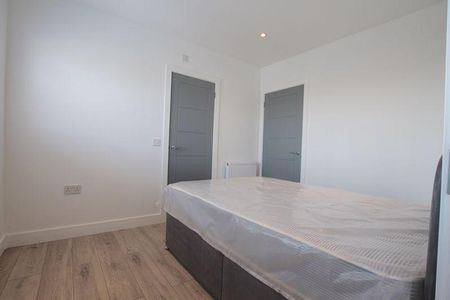 3 bedroom apartment to rent - Photo 2