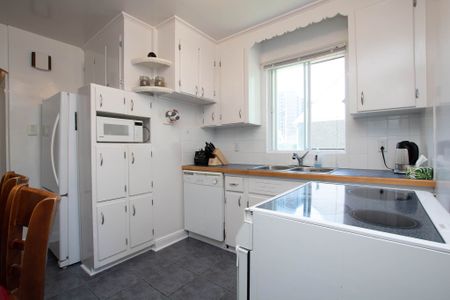 For Lease - 316 Ducharme Boulevard, Vanier and Kingsview Park, Ontario - Photo 3