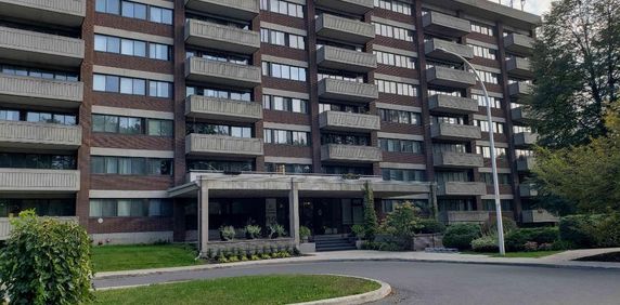 TOUT INCLUS! Condo de Luxe 3 1/2 830p.ca, MEUBLÉ à louer, 1699+charge$ - Photo 2