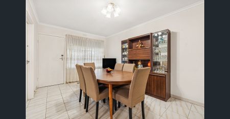 Spacious 3-Bedroom Home in Prime Keilor East Location - Photo 4