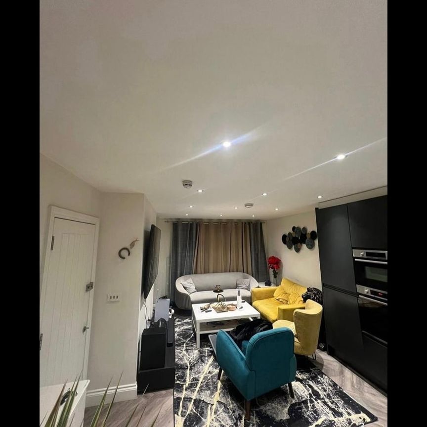 2 Bed Detached House, Hendon Way, NW2 - Photo 1