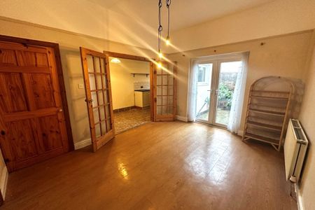 Edith Road - Photo 2