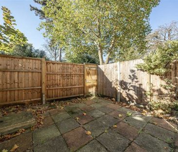 Broom Park, Teddington, TW11 - Photo 3