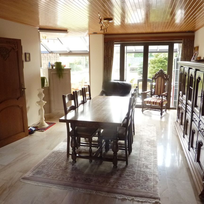 Ruime gezinswoning nabij het centrum - Photo 1