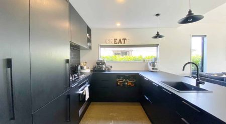 EDGEWARE - 3 BEDROOMS, 2 BATHROOMS, HEATPUMP, SINGLE GARAGE - Photo 3