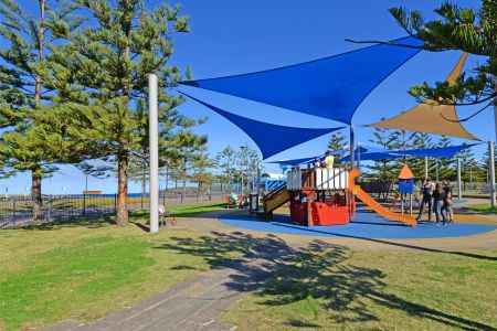 “Fully Renovated Ground Floor Apartment” - Photo 4